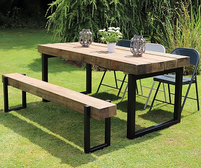 drewniany stół ogrodowy ze stalowym stelażem